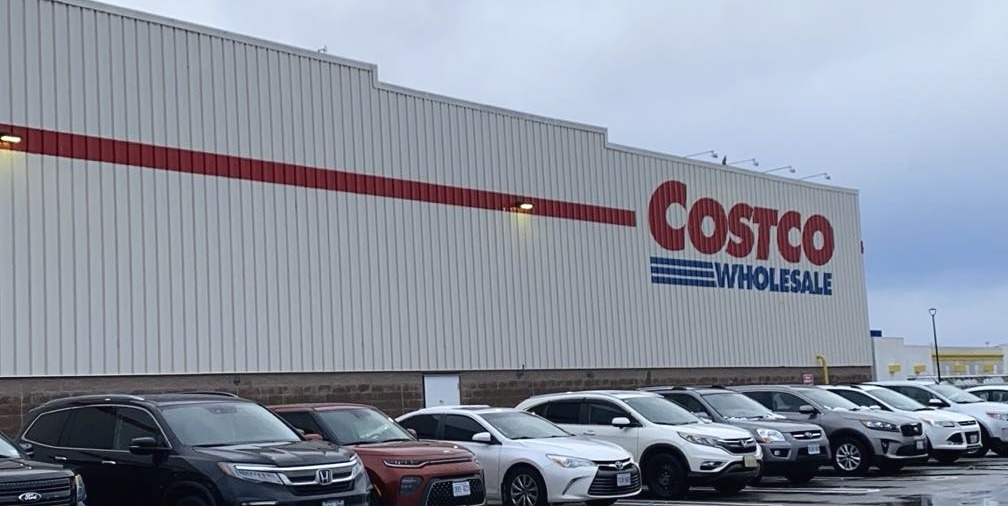 A large Costco building with numerous cars parked in front