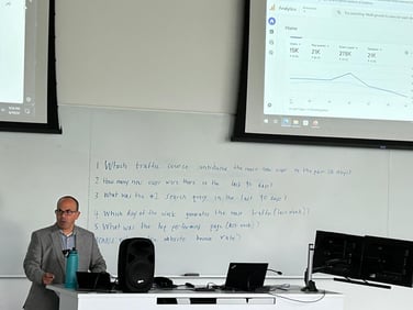 Professor Andrew Temes in the middle of his lecture on Google Analytics.