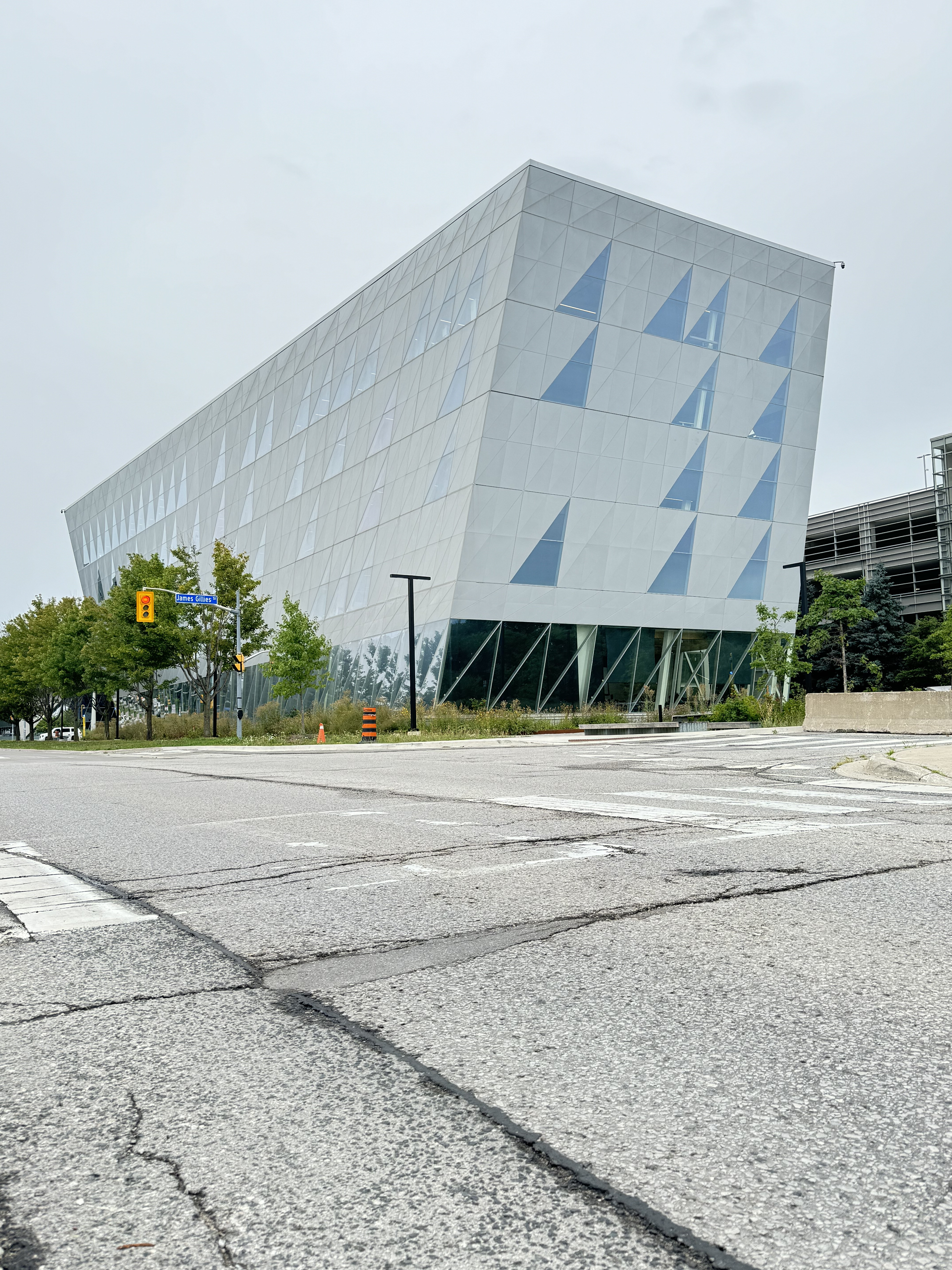 A daylight scenic view of york university school of continuing studies.