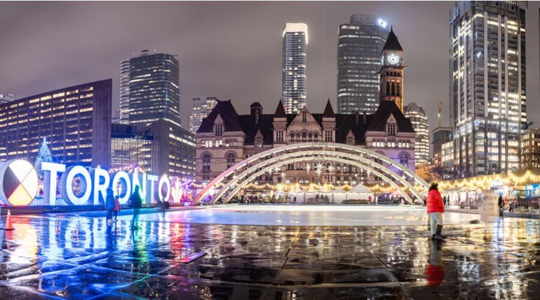 toronto-is-an-outdoor-winter-wonderland-1
